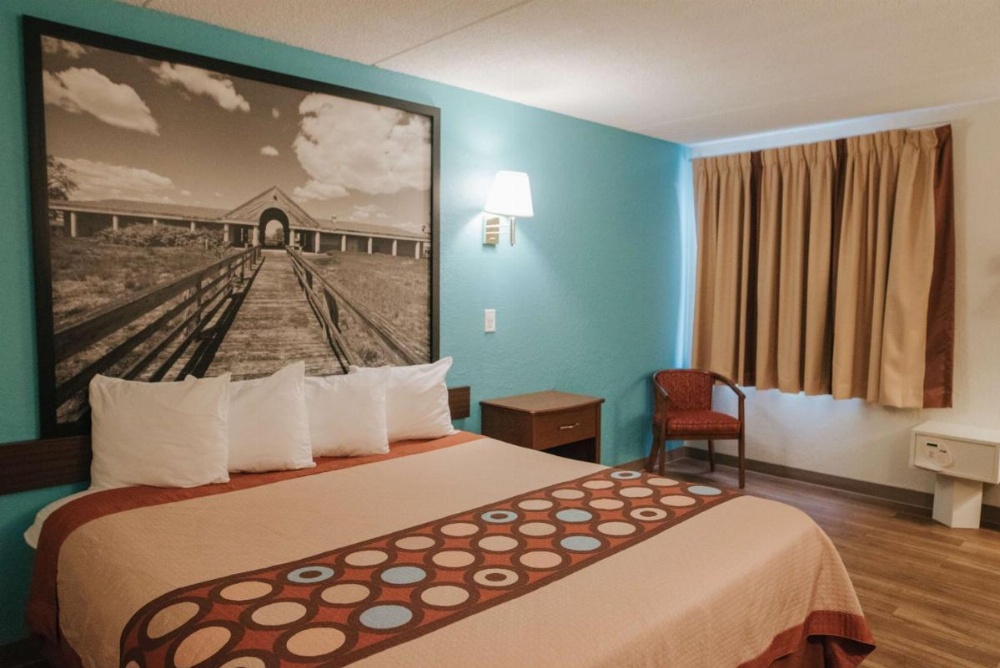 Super 8 by Wyndham Danbury Image 15