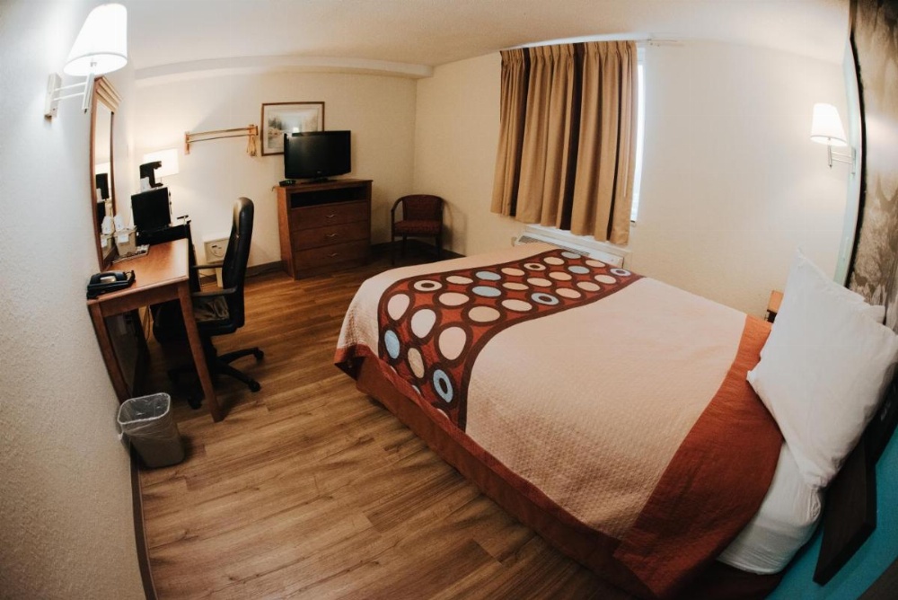 Super 8 by Wyndham Danbury Image 24