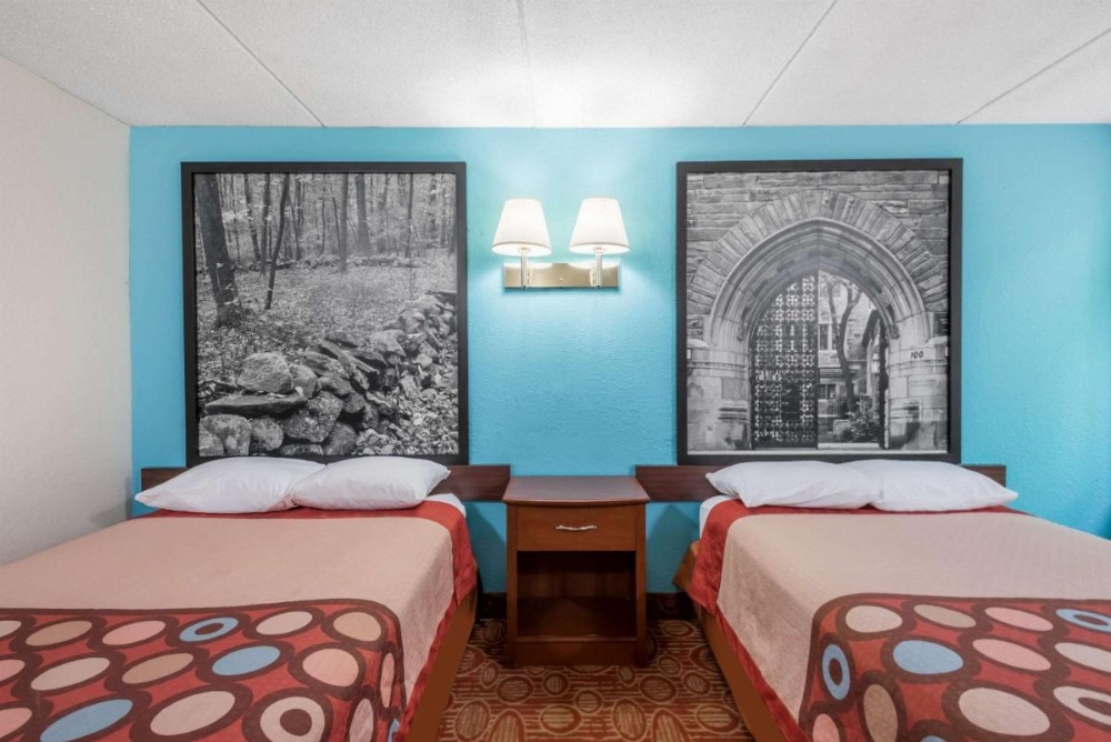 Super 8 by Wyndham Danbury Image 30