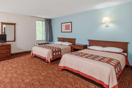 Super 8 by Wyndham Danbury image 31