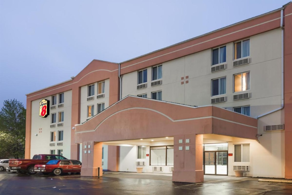 Super 8 by Wyndham Danbury Image 35